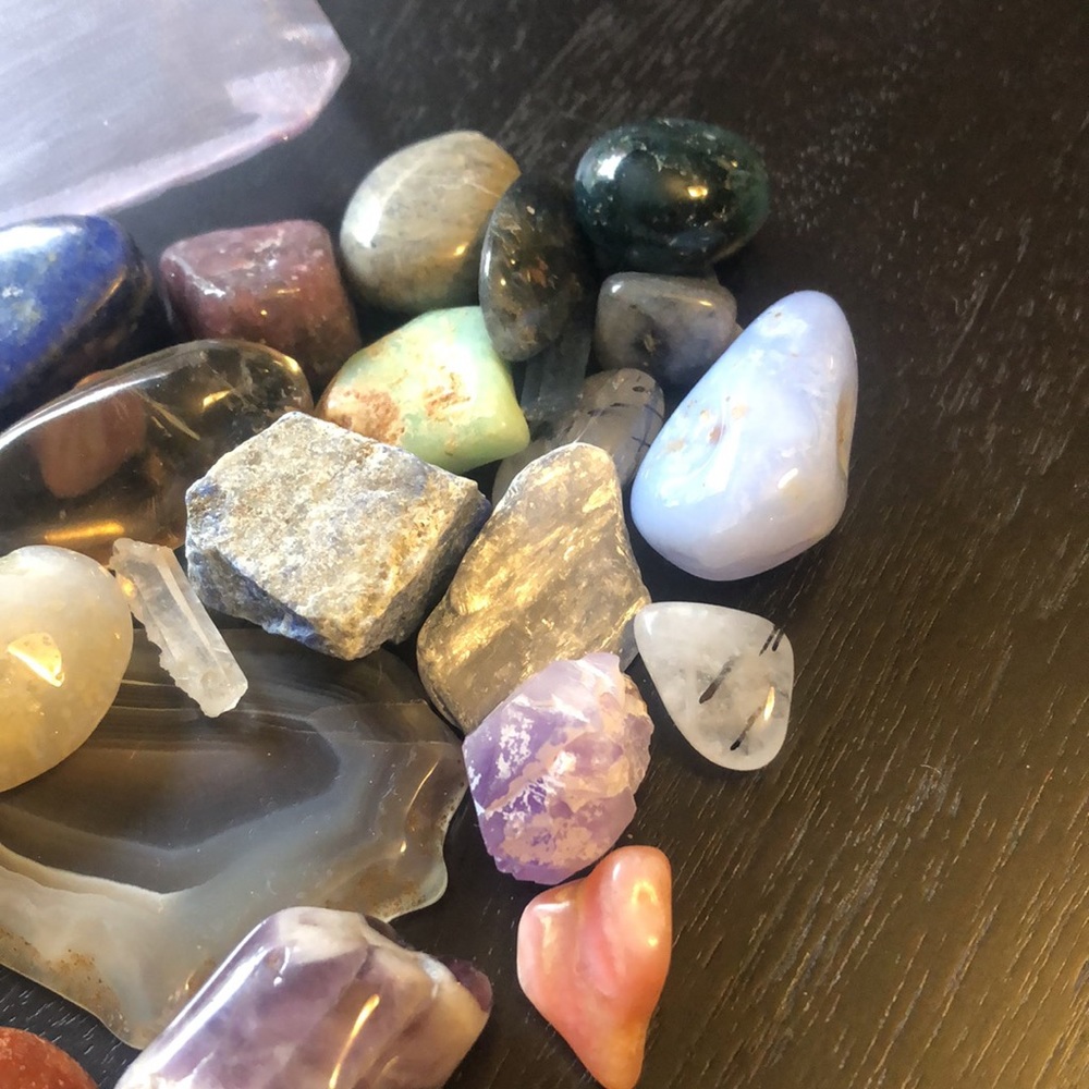 Mixed bundle of tumbled stones. - Picture 5 of 7